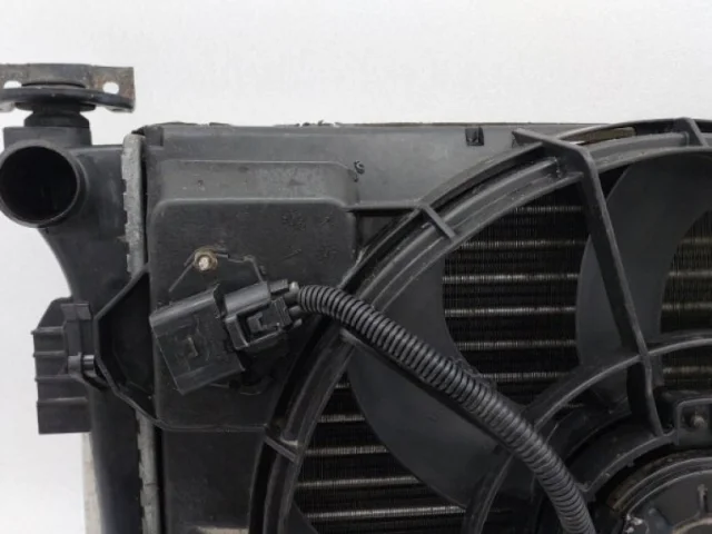 Кассета радиаторов для Hyundai Solaris 1 RB (2011-2013) на фотографиях