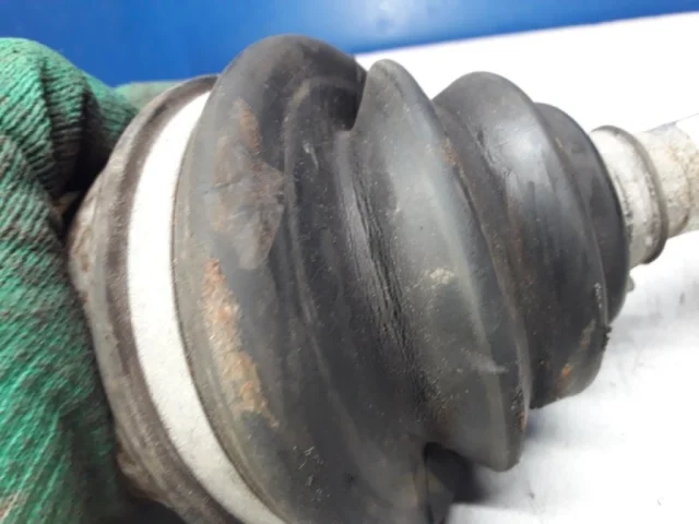 Привод передний правый для Volkswagen Passat (B5+ (B5.5), Typ 3BG) 2000-2005 на фотографиях