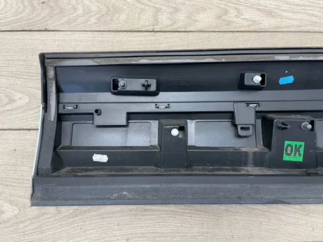 Стекло двери заднее правое для Audi Q7 4M 2015+ на фотографиях