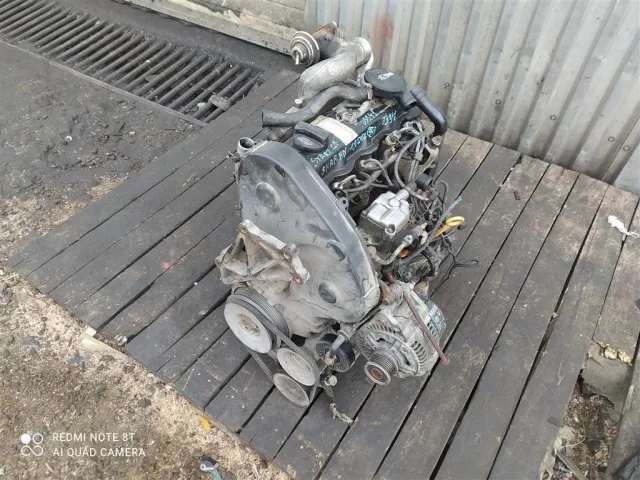 Двигатель без навесного для Volkswagen Passat (B4, Typ 3A) 1993-1997 на фотографиях