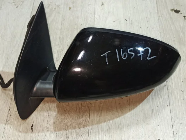 Стекла и зеркала для Nissan Qashqai J10 2006-2013 на фотографиях