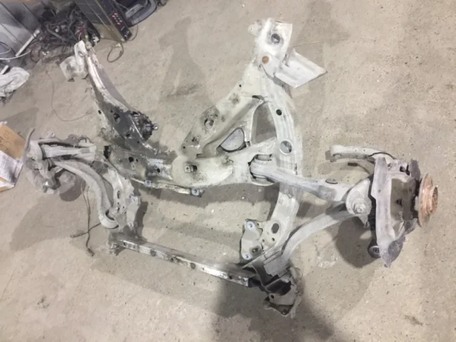 Подрамник двигателя для BMW 5er Ф10 Rest. 2014-2017 на фотографиях