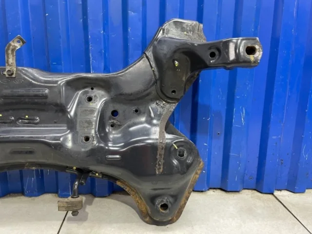 Подрамник двигателя для Hyundai Solaris 1 RB (2011-2013) на фотографиях