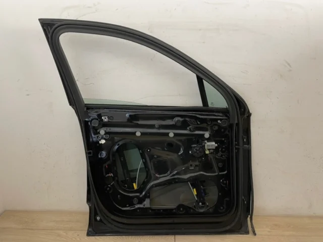 Накладка на дверь передняя левая для Audi Q7 4M 2015+ на фотографиях