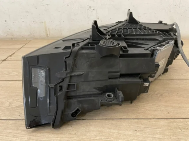 Фара ксенон левая для Audi Q7 4M 2015+ на фотографиях