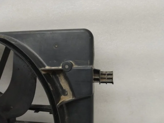 Диффузор вентилятора для Chevrolet Cruze 1 J300 2009-2015 на фотографиях