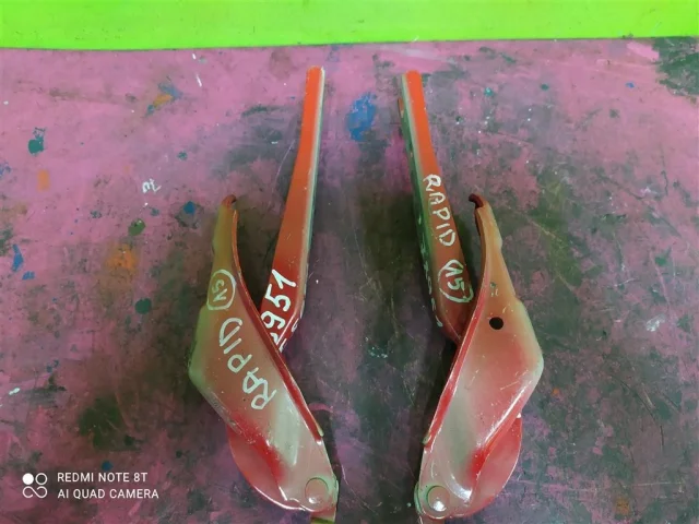 Петля капота левая для Skoda Rapid I NH3 2012-2017 на фотографиях