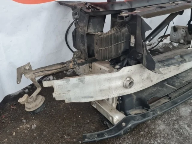 Панель радиатора (телевизор) для BMW 3er F30 2011-2019 на фотографиях