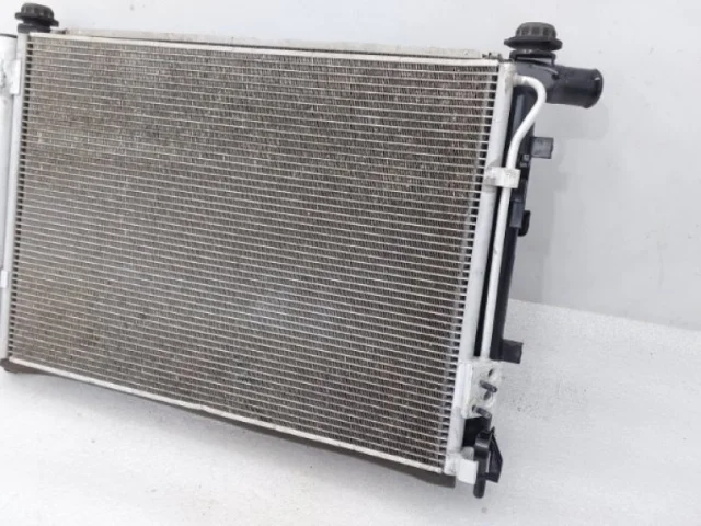 Кассета радиаторов для Hyundai Solaris 1 RB (2011-2013) на фотографиях