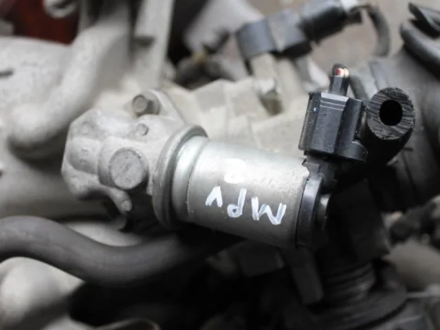 Клапан холостого хода для Mazda MPV LW 1999-2006 на фотографиях