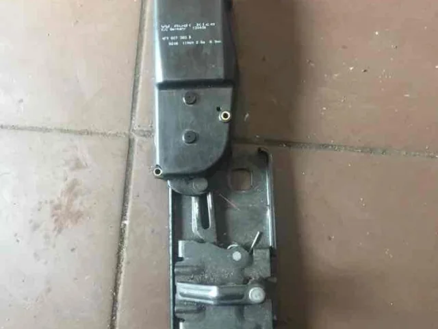 Замок багажника для Audi Q7 4L 2005-2015 на фотографиях