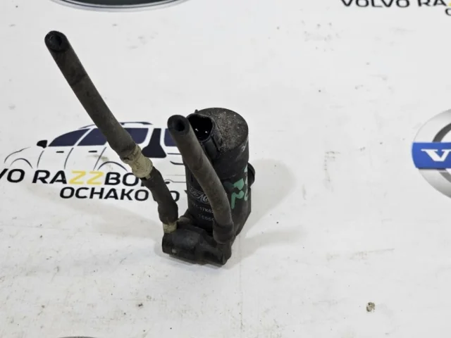 Насос омывателя фар для Volvo C30 MK 2006-2013 на фотографиях