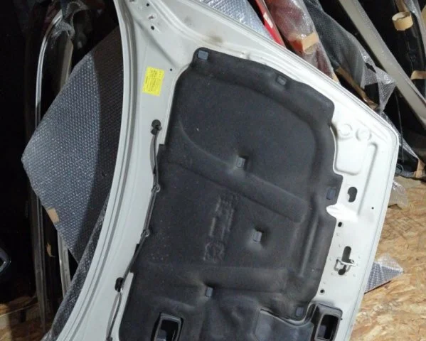 Капот для Volvo C30 MK 2006-2013 на фотографиях