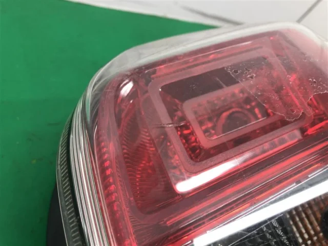 Фонарь правый для Subaru Forester SJ 2013-2016 на фотографиях