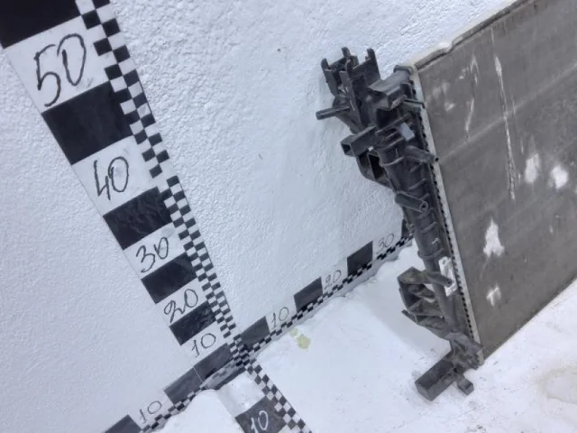 Радиатор охлаждения ДВС для Renault Sandero BS 2007-2014 на фотографиях