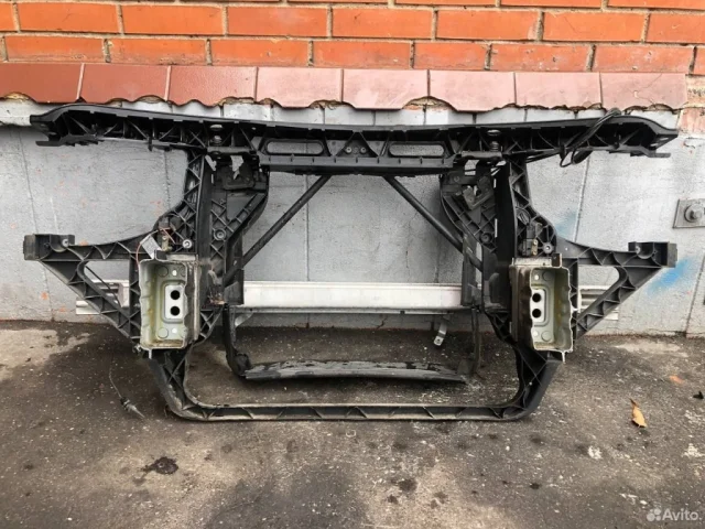 Панель радиатора (телевизор) для BMW X3 Е83 2003-2010 на фотографиях