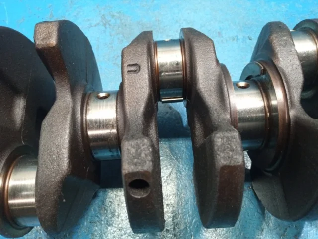 Коленвал для Mitsubishi Outlander III GF0W 2012-2016 на фотографиях