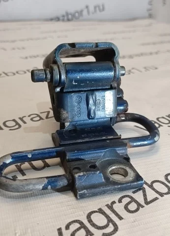 Петля двери задняя левая нижняя для Audi Q7 4L 2005-2015 на фотографиях