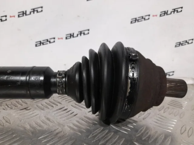 Привод передний правый для Volkswagen Passat (B6, Typ 3C) 2005-2010 на фотографиях