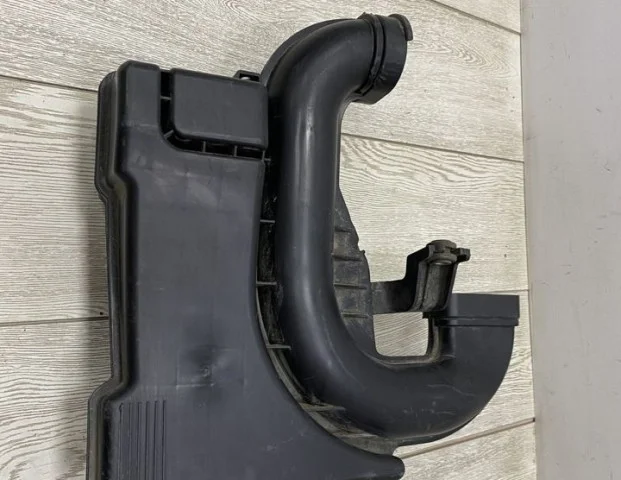 Резонатор воздуховода для Hyundai Solaris 1 рестайлинг 2014-2017 на фотографиях