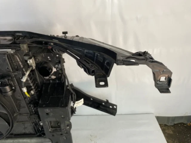 Панель радиатора (телевизор) для Mercedes-Benz GL class X166 2012-2016 на фотографиях