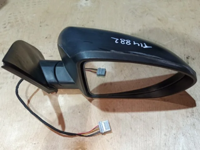 Стекла и зеркала для Nissan Qashqai J10 2006-2013 на фотографиях