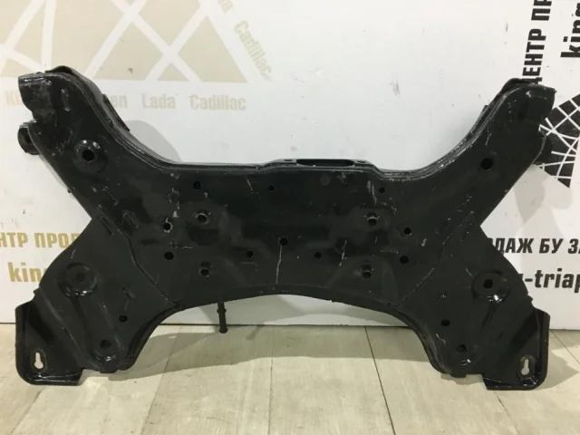 Подрамник двигателя для Hyundai Solaris 1 рестайлинг 2014-2017 на фотографиях