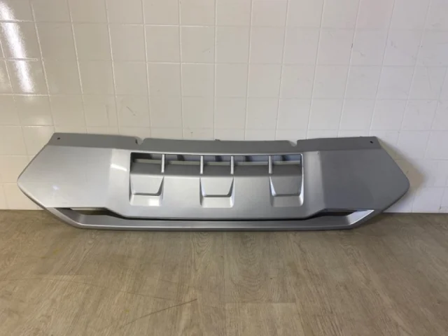 Накладка переднего бампера для Mitsubishi Pajero Sport KS0W 2016+ на фотографиях