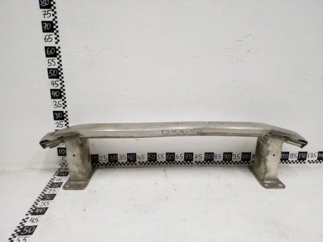 Усилитель бампера передний верхний для Audi Q7 4M 2015+ на фотографиях