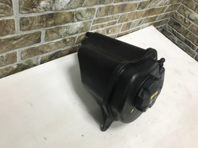 Расширительный бачок радиатора для BMW X5 Е70 2006-2013 на фотографиях