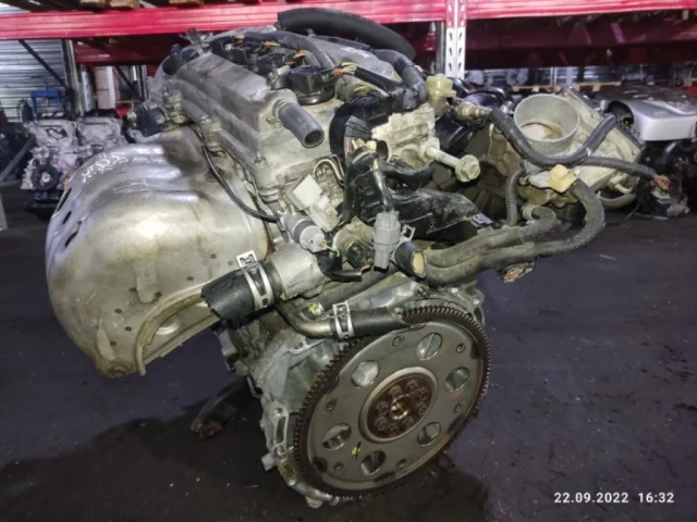 Двигатель без навесного для Toyota RAV4 XA20 3 door 2000-2005 на фотографиях