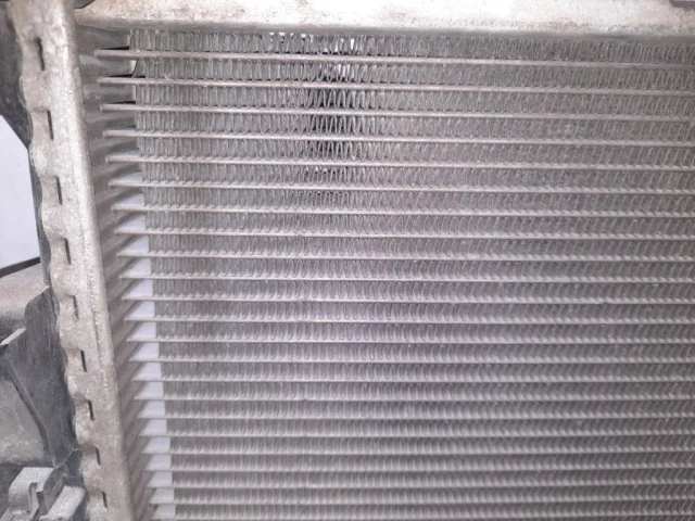 Радиатор охлаждения ДВС для Mercedes-Benz M class W164 2005-2011 на фотографиях