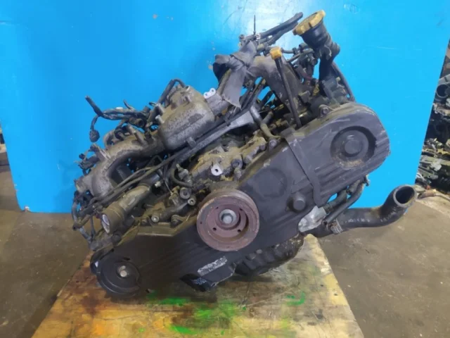 Двигатель без навесного для Subaru Legacy B4 BE 1998-2003 на фотографиях