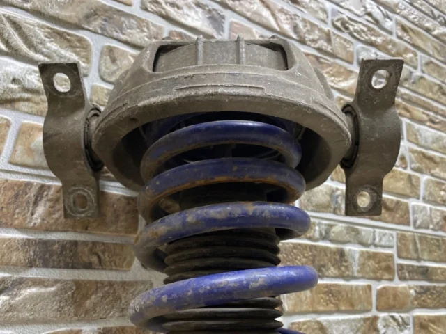 Амортизатор задний правый для Audi Q7 4L 2005-2015 на фотографиях