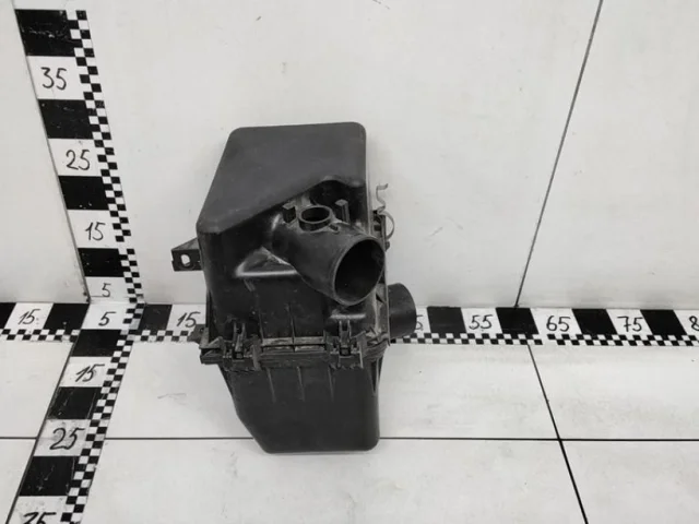 Корпус воздушного фильтра для Toyota RAV4 XA40 2013-2015 на фотографиях