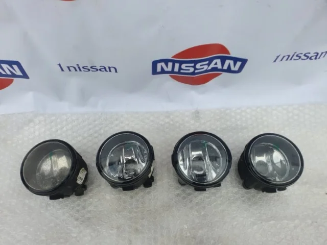 Противотуманка (ПТФ) передняя правая для Nissan Tiida SC11 Седан 2007-2014 на фотографиях