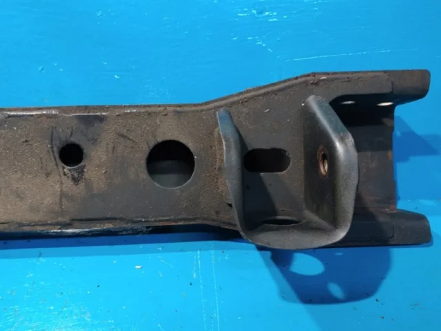 Подрамник двигателя для Mitsubishi Pajero V90 5dr 2006-2011 на фотографиях