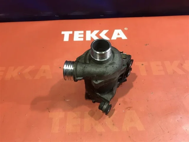 Насос охлаждающей жидкости ДВС(Помпа) для BMW X3 Е83 2003-2010 на фотографиях