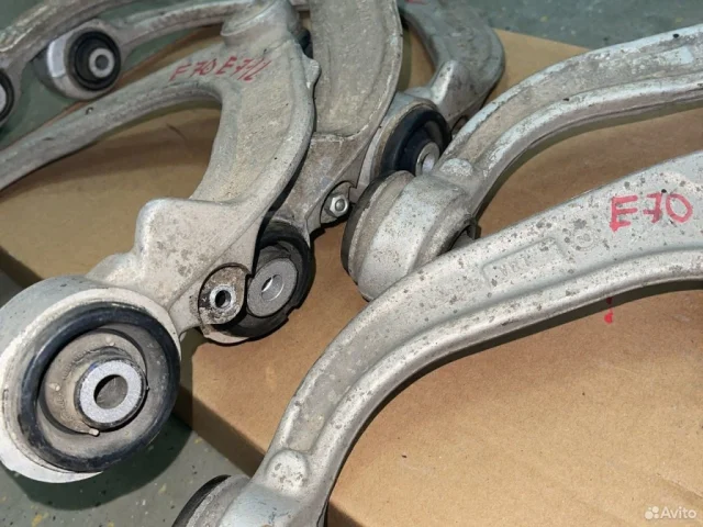 Рычаг передний левый верхний для BMW X5 Е70 2006-2013 на фотографиях