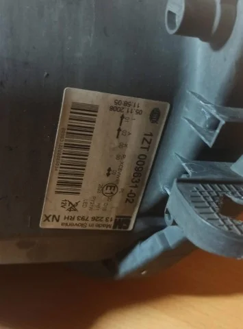 Фары для Opel Insignia Хэтчбек A 2008-2017 на фотографиях