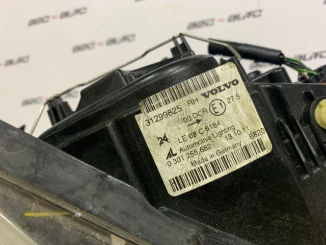 Фара правая для Volvo C30 MK 2006-2013 на фотографиях