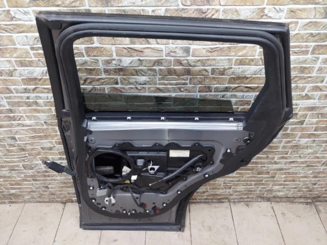 Дверь задняя правая для Land Rover Range Rover Sport L494 2013-2017 на фотографиях