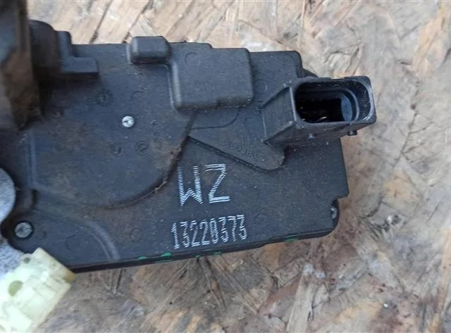 Молдинг двери задней левой для Opel Zafira B 2005-2015 на фотографиях