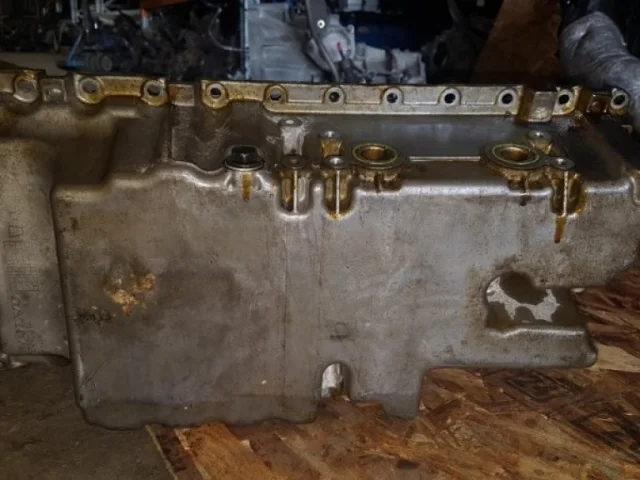 Поддон картера для Volvo C30 MK 2006-2013 на фотографиях