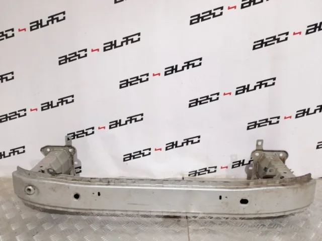 Усилитель переднего бампера для Volvo C30 MK 2006-2013 на фотографиях