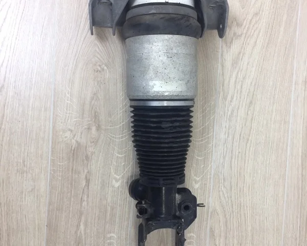 Пневмостойка передняя правая для Audi Q7 4L 2005-2015 на фотографиях