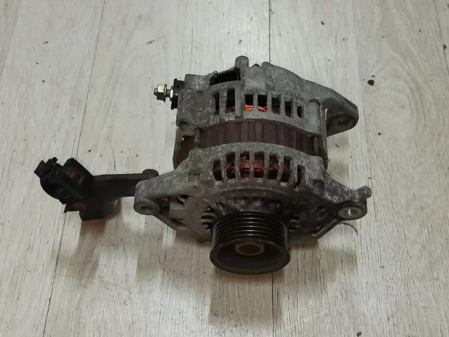 Генератор для Nissan Primera P12 Седан 2002-2008 на фотографиях