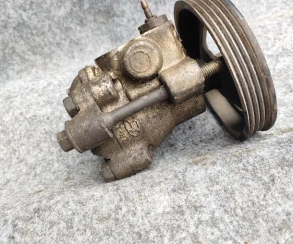 Насос ГУР для Hyundai Solaris 1 RB (2011-2013) на фотографиях