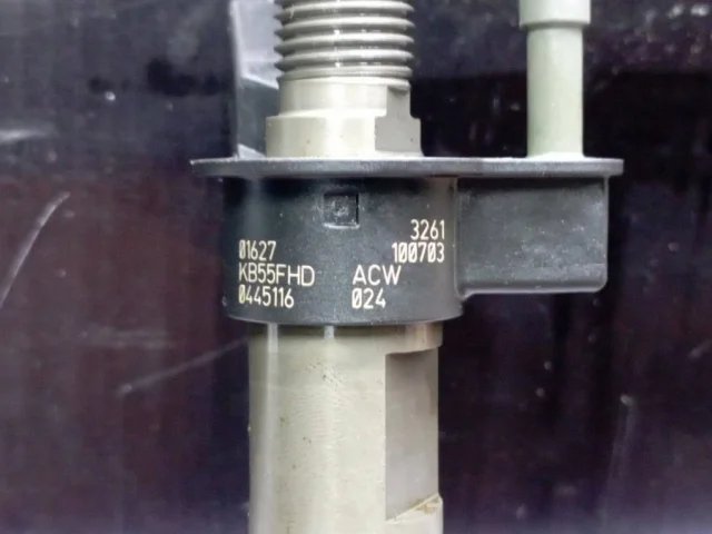 Форсунка топливная для BMW 3er Е90 2005-2011 на фотографиях