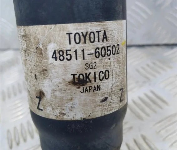 Амортизатор задний правый для Toyota Land Cruiser 100 1998-2007 на фотографиях